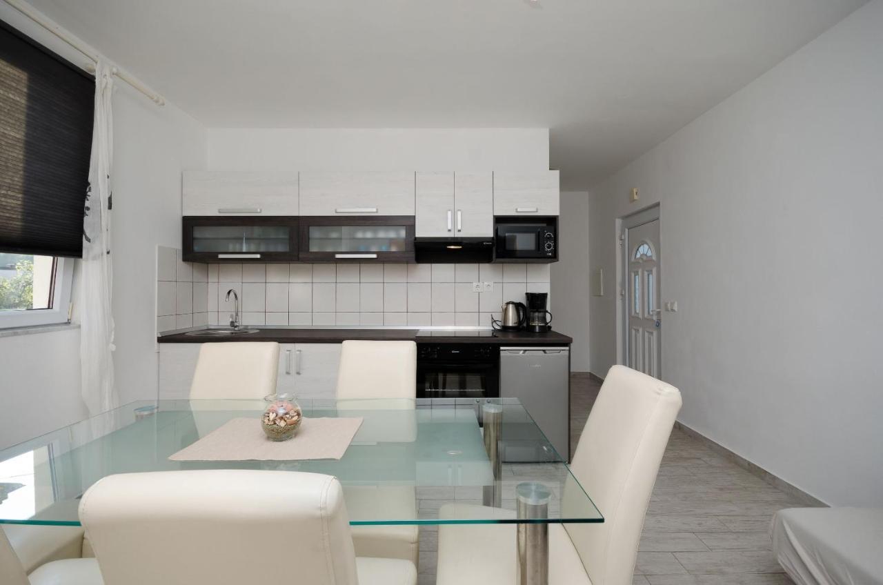 Apartments Toni Banjol Εξωτερικό φωτογραφία