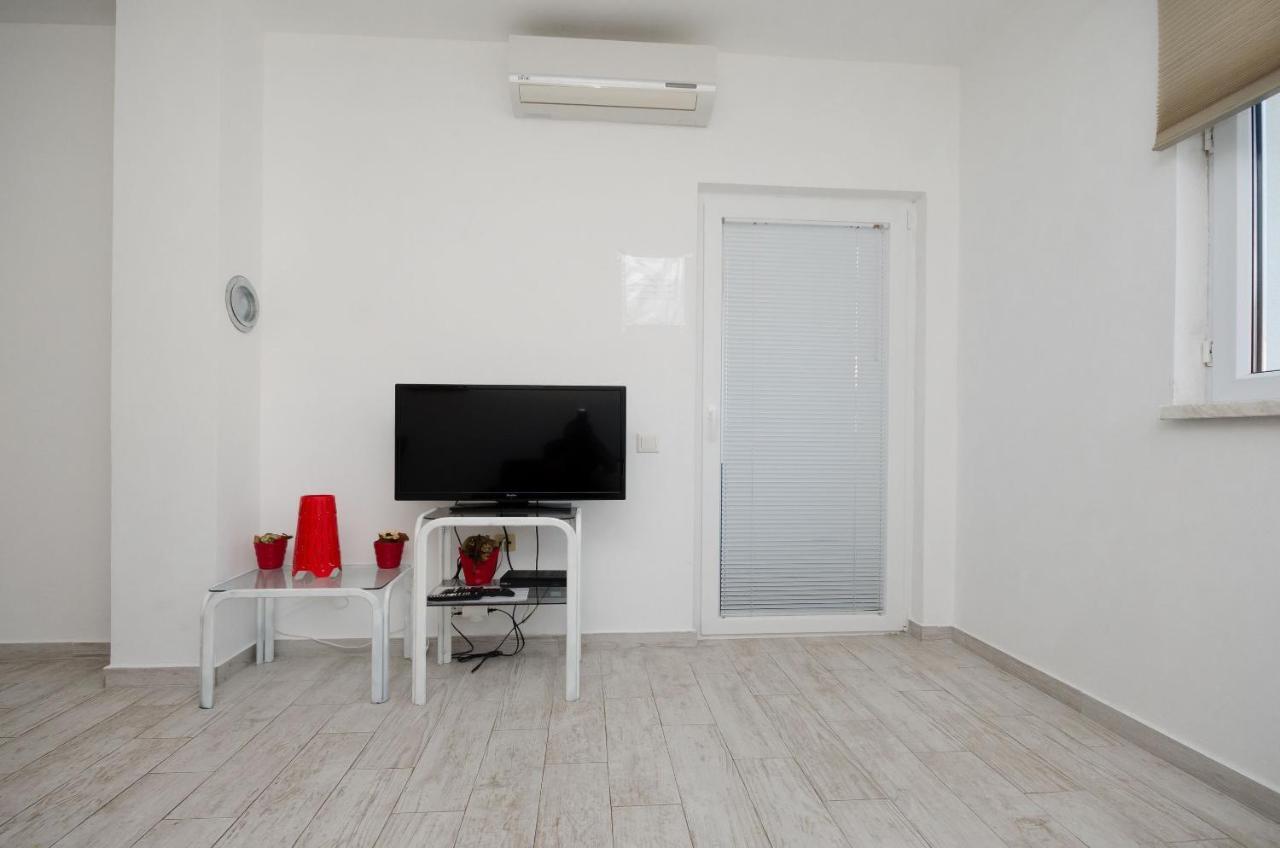 Apartments Toni Banjol Εξωτερικό φωτογραφία